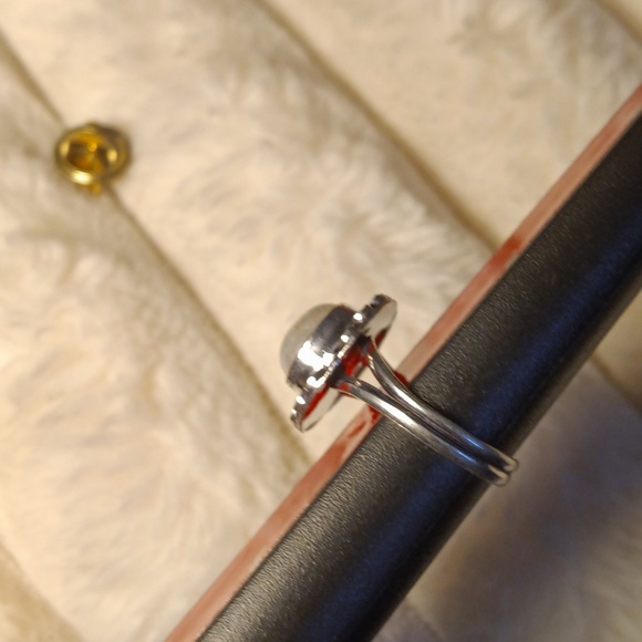 Ring - Picture 3 of 4